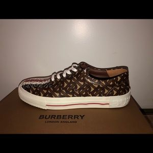 Burberry Men Shoes